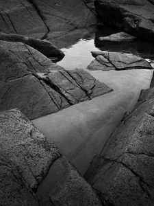 Preview wallpaper stones, water, black and white, relief