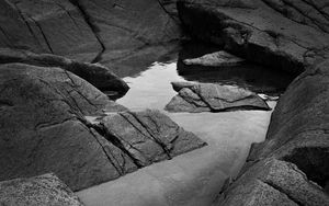 Preview wallpaper stones, water, black and white, relief