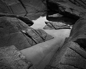 Preview wallpaper stones, water, black and white, relief