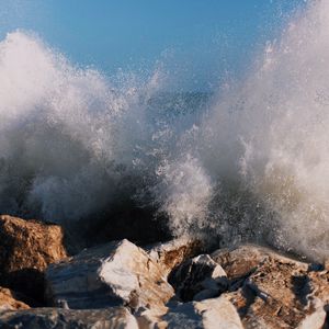 Preview wallpaper stones, water, splash, wave, sea, shore