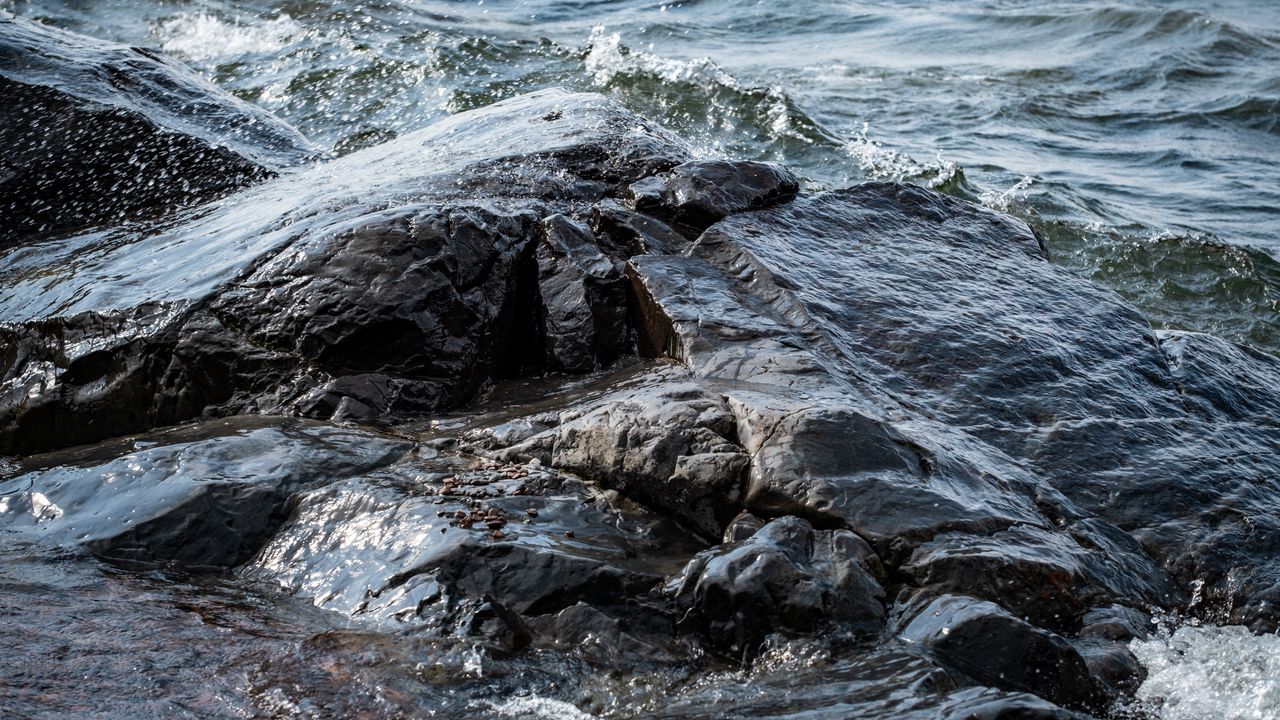 Wallpaper stones, water, waves, lake, splashes