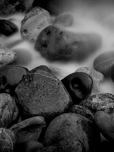 Preview wallpaper stones, wet, black white