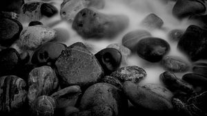 Preview wallpaper stones, wet, black white