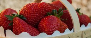 Preview wallpaper strawberries, berries, basket, ripe