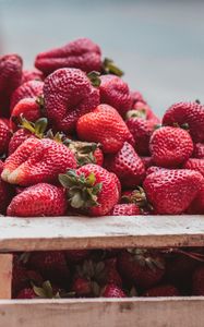 Preview wallpaper strawberries, berries, basket