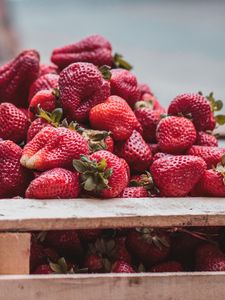Preview wallpaper strawberries, berries, basket