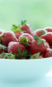 Preview wallpaper strawberries, berries, bowl, fresh