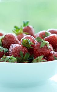 Preview wallpaper strawberries, berries, bowl, fresh