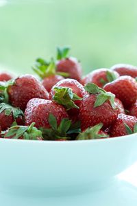 Preview wallpaper strawberries, berries, bowl, fresh