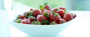 Preview wallpaper strawberries, berries, bowl, fresh