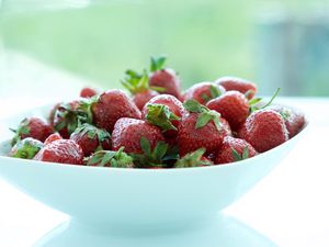 Preview wallpaper strawberries, berries, bowl, fresh