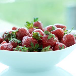 Preview wallpaper strawberries, berries, bowl, fresh