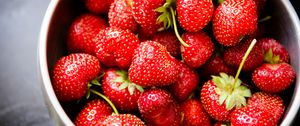 Preview wallpaper strawberries, berries, bowl, food, red