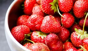 Preview wallpaper strawberries, berries, bowl, food