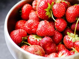 Preview wallpaper strawberries, berries, bowl, food