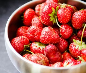 Preview wallpaper strawberries, berries, bowl, food