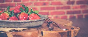 Preview wallpaper strawberries, berries, bowl, food, fresh