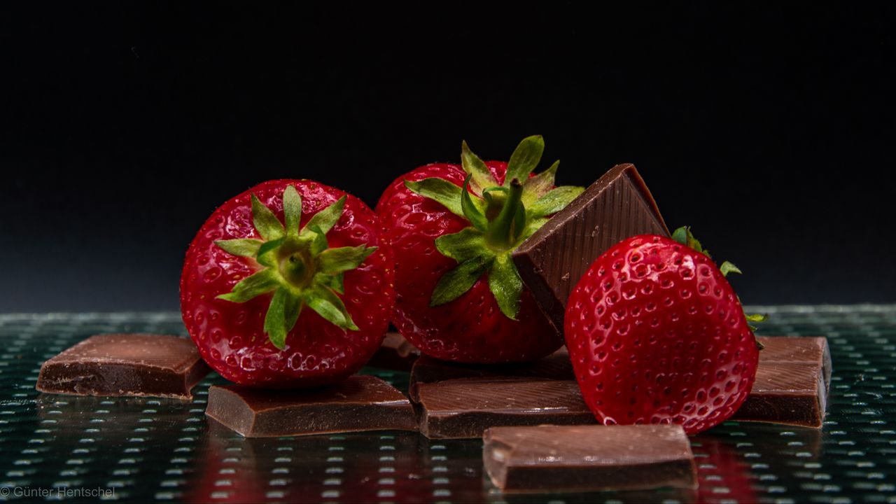 Wallpaper strawberries, berries, chocolate, dessert