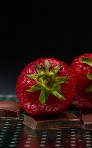 Preview wallpaper strawberries, berries, chocolate, dessert