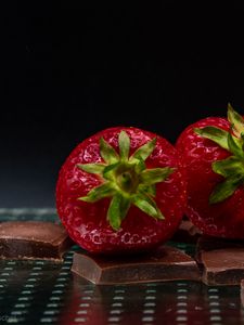 Preview wallpaper strawberries, berries, chocolate, dessert