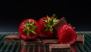 Preview wallpaper strawberries, berries, chocolate, dessert