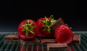 Preview wallpaper strawberries, berries, chocolate, dessert
