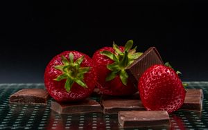 Preview wallpaper strawberries, berries, chocolate, dessert
