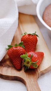 Preview wallpaper strawberries, berries, dessert
