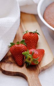 Preview wallpaper strawberries, berries, dessert