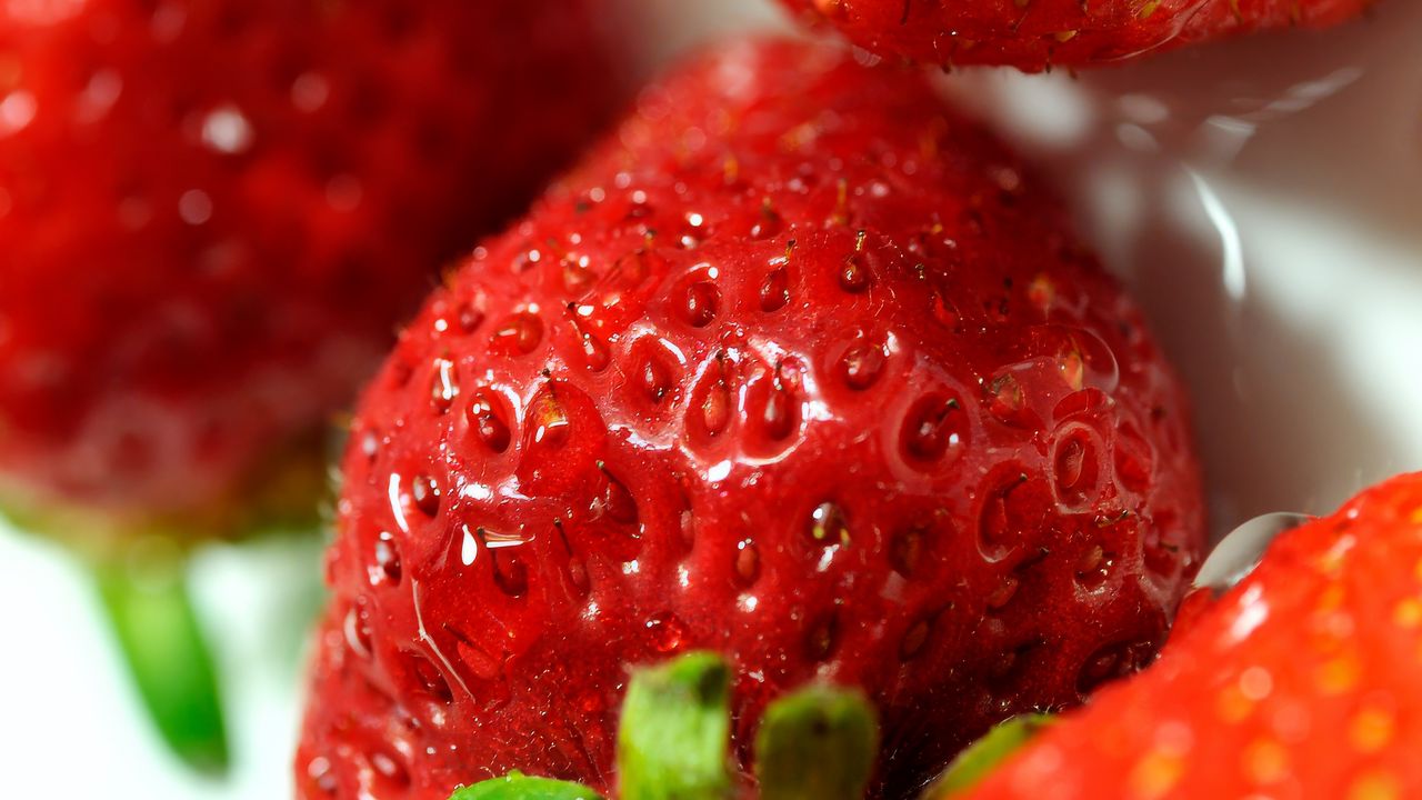 Wallpaper strawberries, berries, drops, food, macro, red