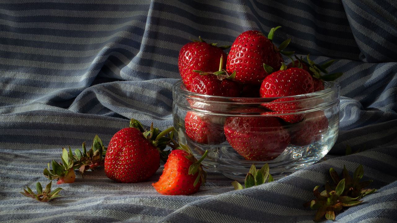 Wallpaper strawberries, berries, fabric