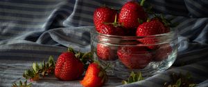Preview wallpaper strawberries, berries, fabric