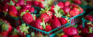 Preview wallpaper strawberries, berries, food, blur