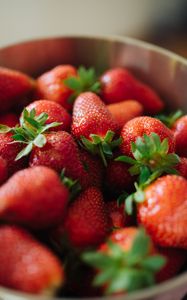 Preview wallpaper strawberries, berries, food, bowl