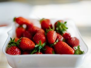 Preview wallpaper strawberries, berries, food, blur, red