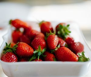 Preview wallpaper strawberries, berries, food, blur, red
