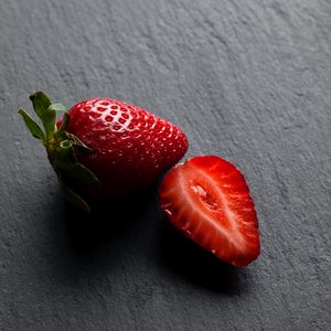 Preview wallpaper strawberries, berries, fresh, juicy, ripe