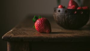 Preview wallpaper strawberries, berries, fresh, ripe