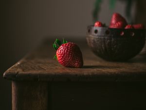 Preview wallpaper strawberries, berries, fresh, ripe