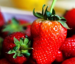 Preview wallpaper strawberries, berries, fresh, red, ripe