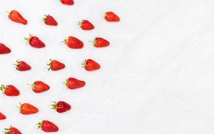 Preview wallpaper strawberries, berries, fruit, white