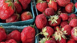 Preview wallpaper strawberries, berries, fruit, ripe, fresh