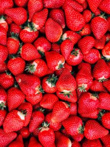 Preview wallpaper strawberries, berries, fruits