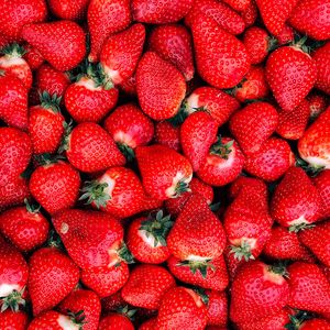Preview wallpaper strawberries, berries, fruits