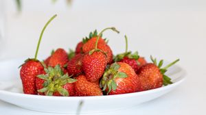 Preview wallpaper strawberries, berries, fruits, dessert