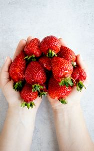 Preview wallpaper strawberries, berries, fruits, hands