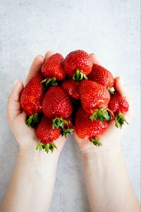 Preview wallpaper strawberries, berries, fruits, hands