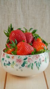 Preview wallpaper strawberries, berries, fruits, bowl