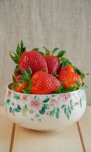 Preview wallpaper strawberries, berries, fruits, bowl