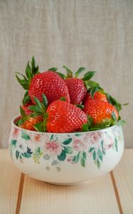 Preview wallpaper strawberries, berries, fruits, bowl